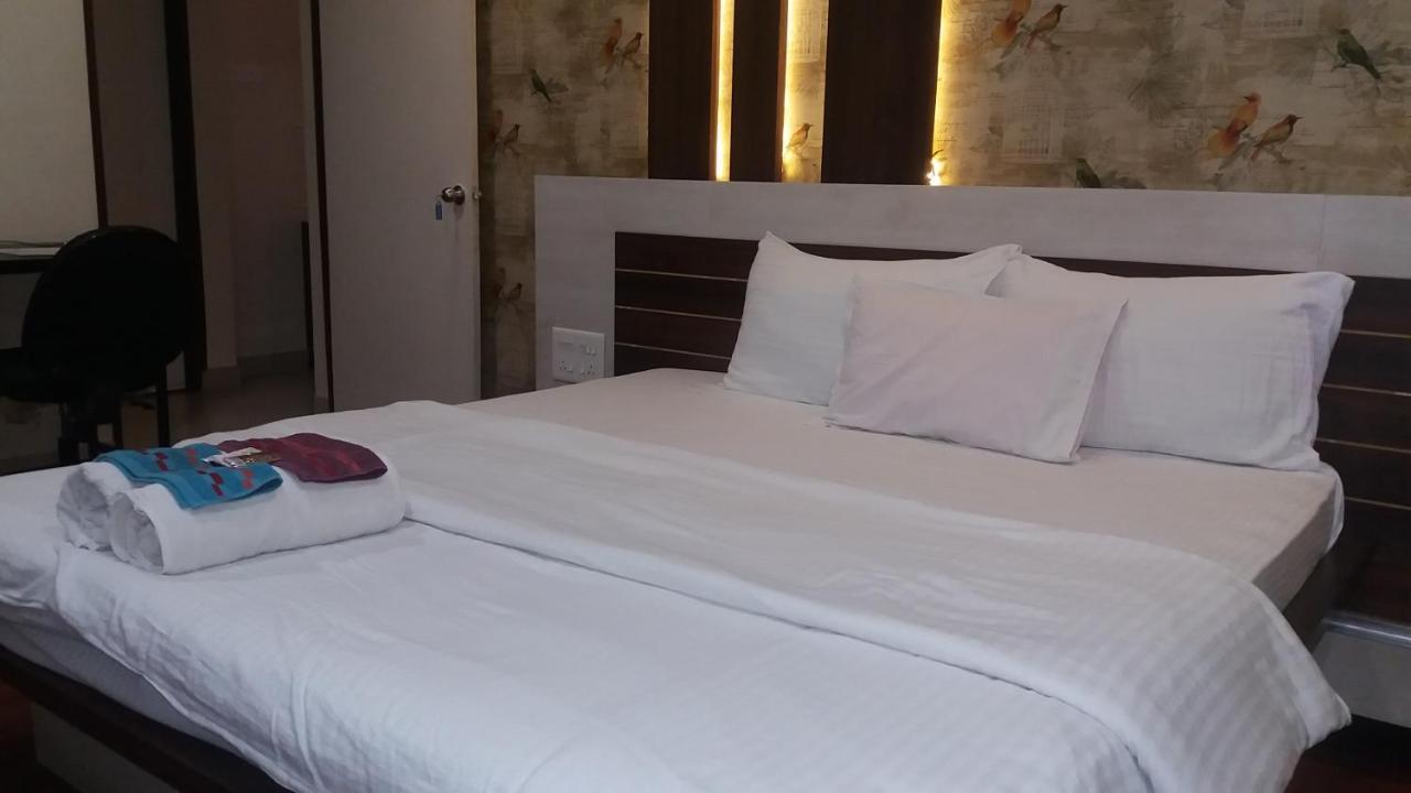 Majickmoments Hadapsar-magarpatta Homestay